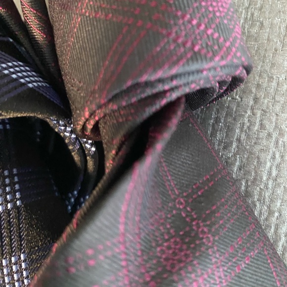 Beautiful bundle of Varvatos narrow new ties never worn. Stunning workmanship. - Picture 11 of 12